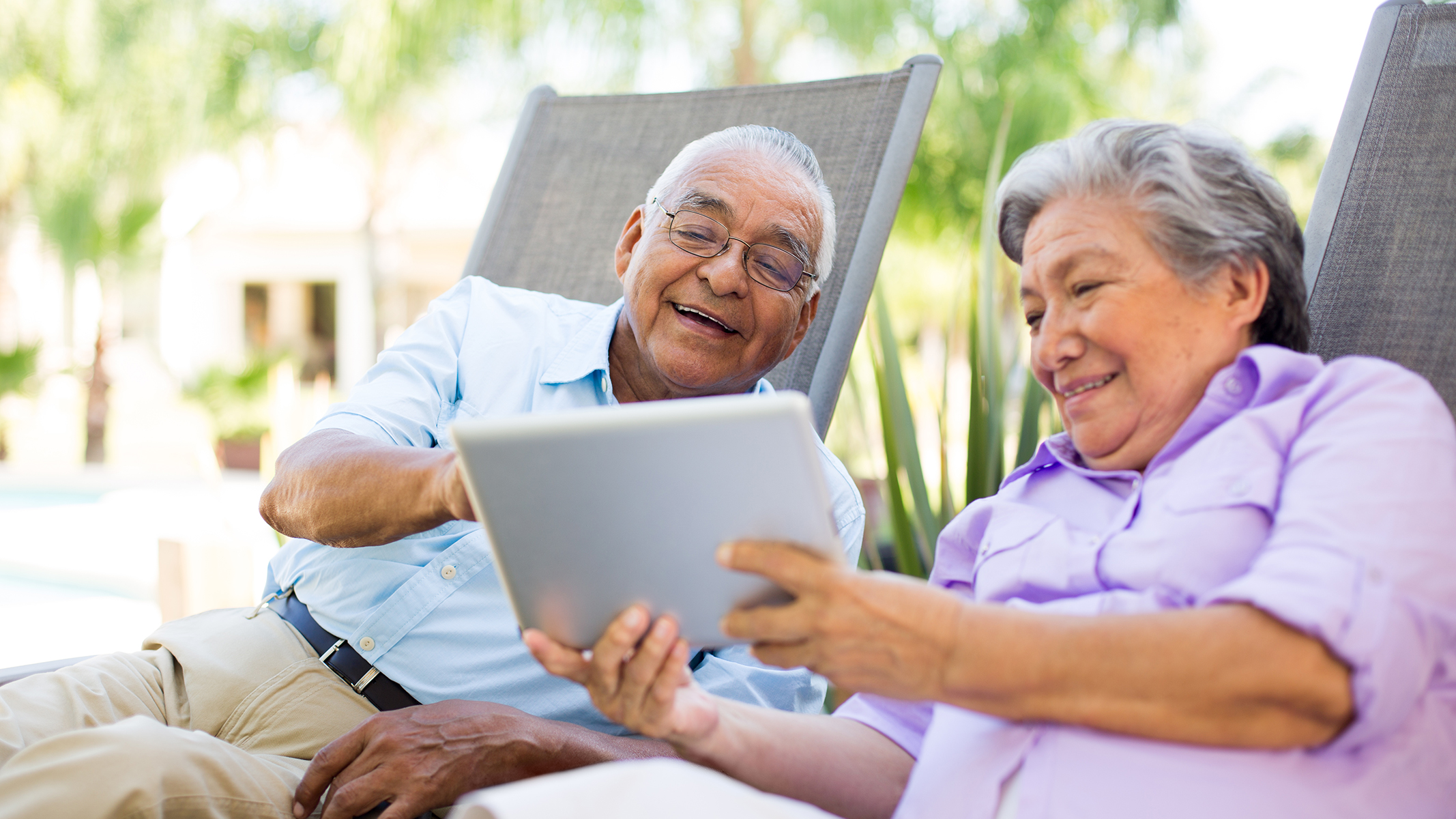  Senior couple looking at a tablet